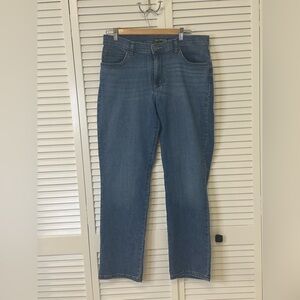 Lee Relaxed Fit Straight Leg Mid Rise - Size 14 Medium